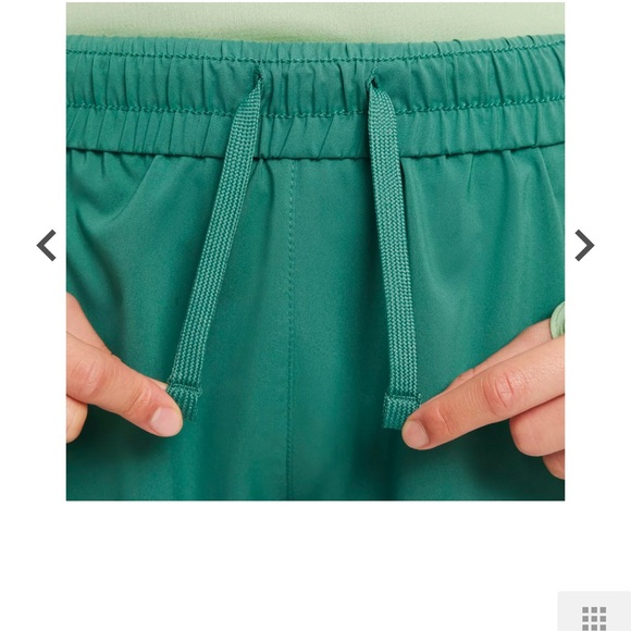 Nike Girls' Dri-FIT One High-Waisted Woven Training Shorts - Picture 5 of 9